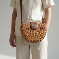 Bolso de Playa Bandolera Semicircular de Rafia y Paja Boho