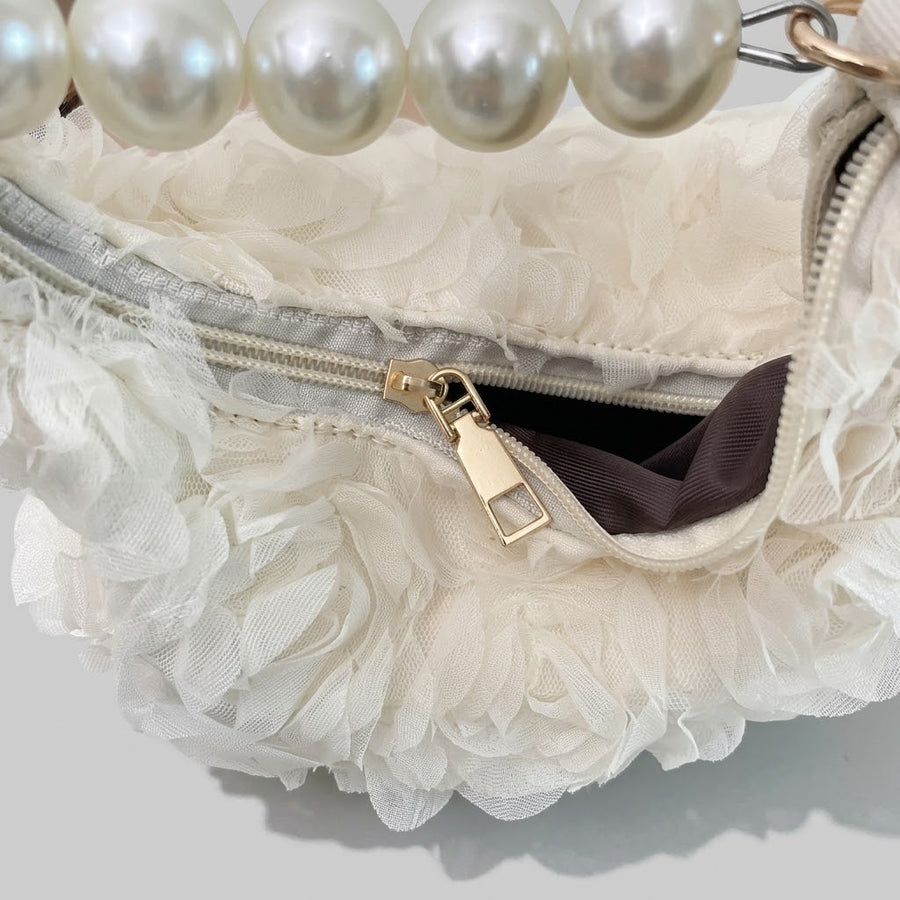 Diseño de encaje con pedrería para looks de noche