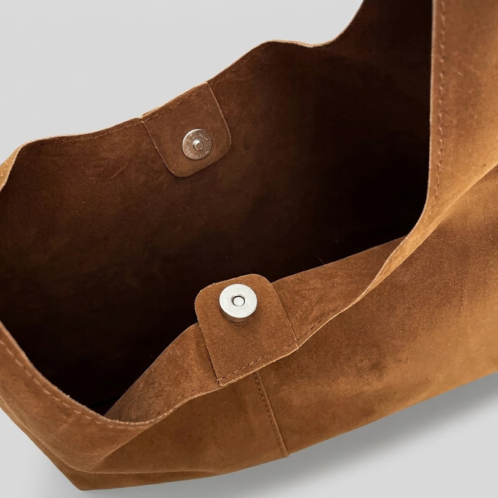Bolso Tote de Hombro Grande de Mujer para el Trabajo, la Universidad y el Día a Día, con Flecos y Tachuelas en Ante